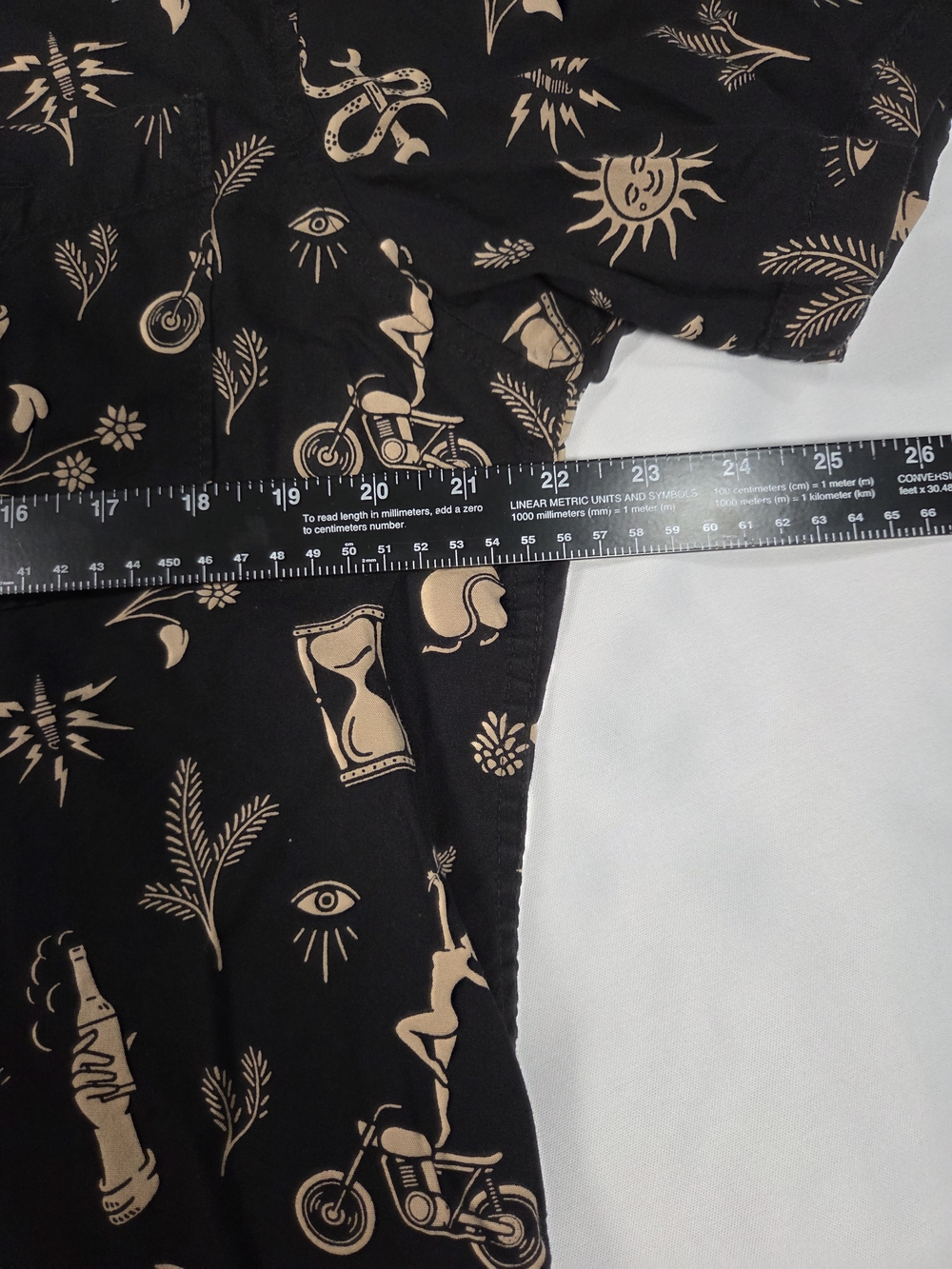 Roark Black Short-Sleeve Button-Down with Beige Icon Print - Picture 9 of 9